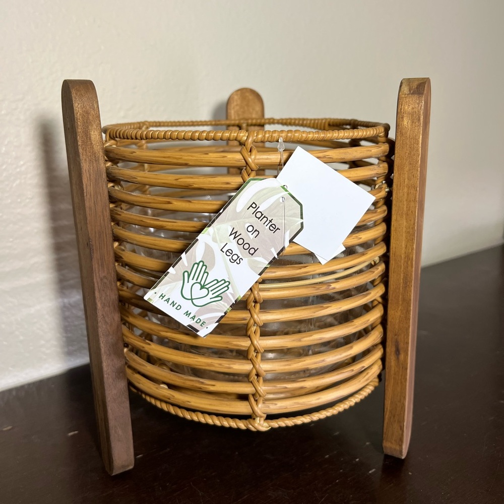 Wicker planter